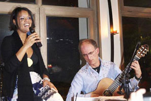 Dey Brizzos musikalische Präsentation brasilianischer Lieder übertraf die Erwartung der Gäste